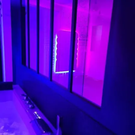 Colorroom31 - Nuit Insolite - - Tantra - (adults Only) Apartament *